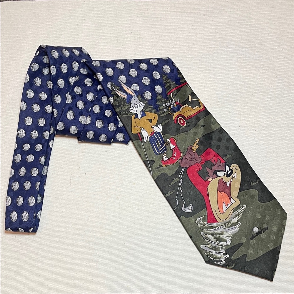 LOONEY TUNES Character Golf Themed Necktie Whimsical Cartoon Collectible Fun